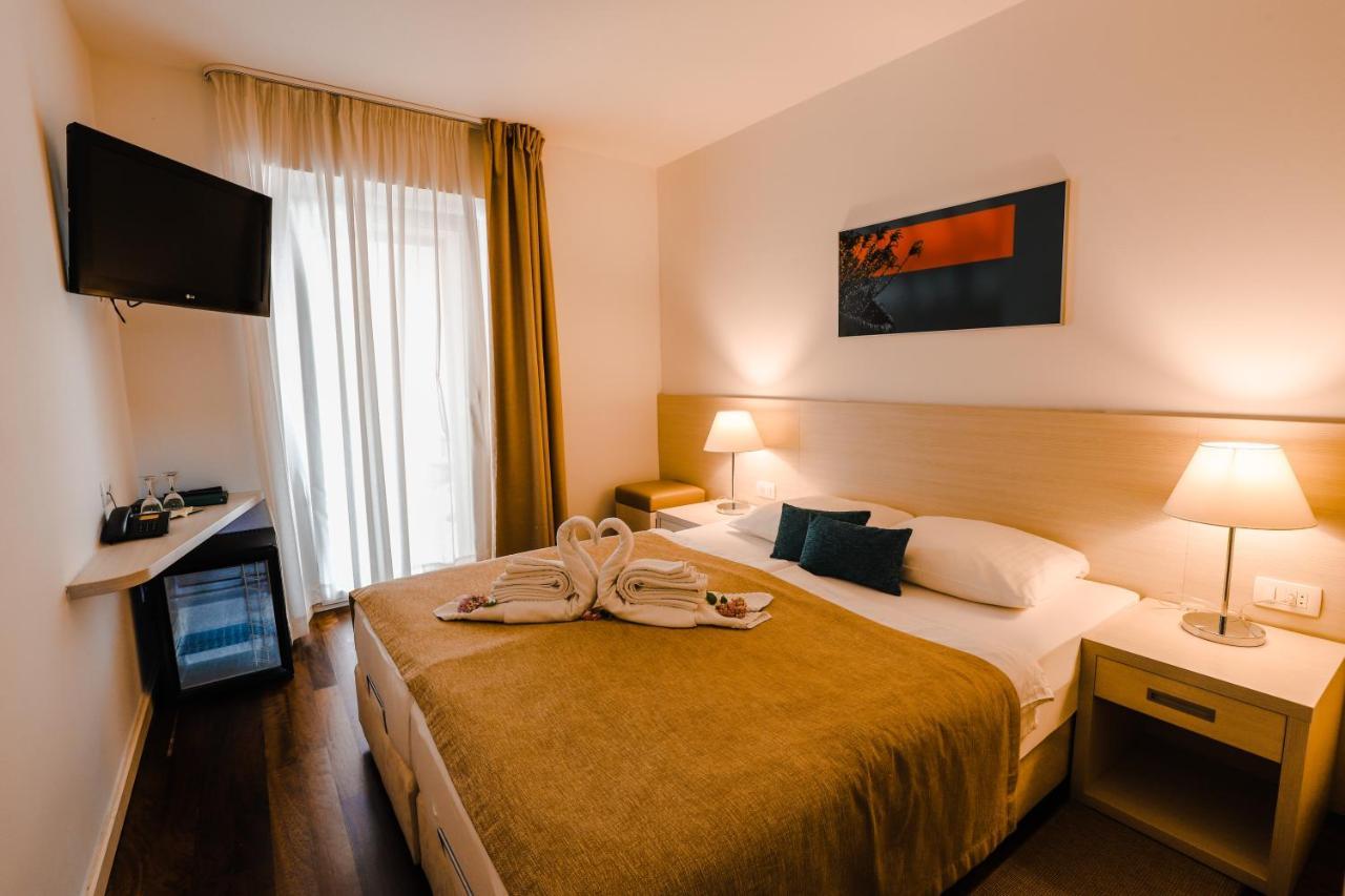 Hotel Borovnik Tisno Extérieur photo