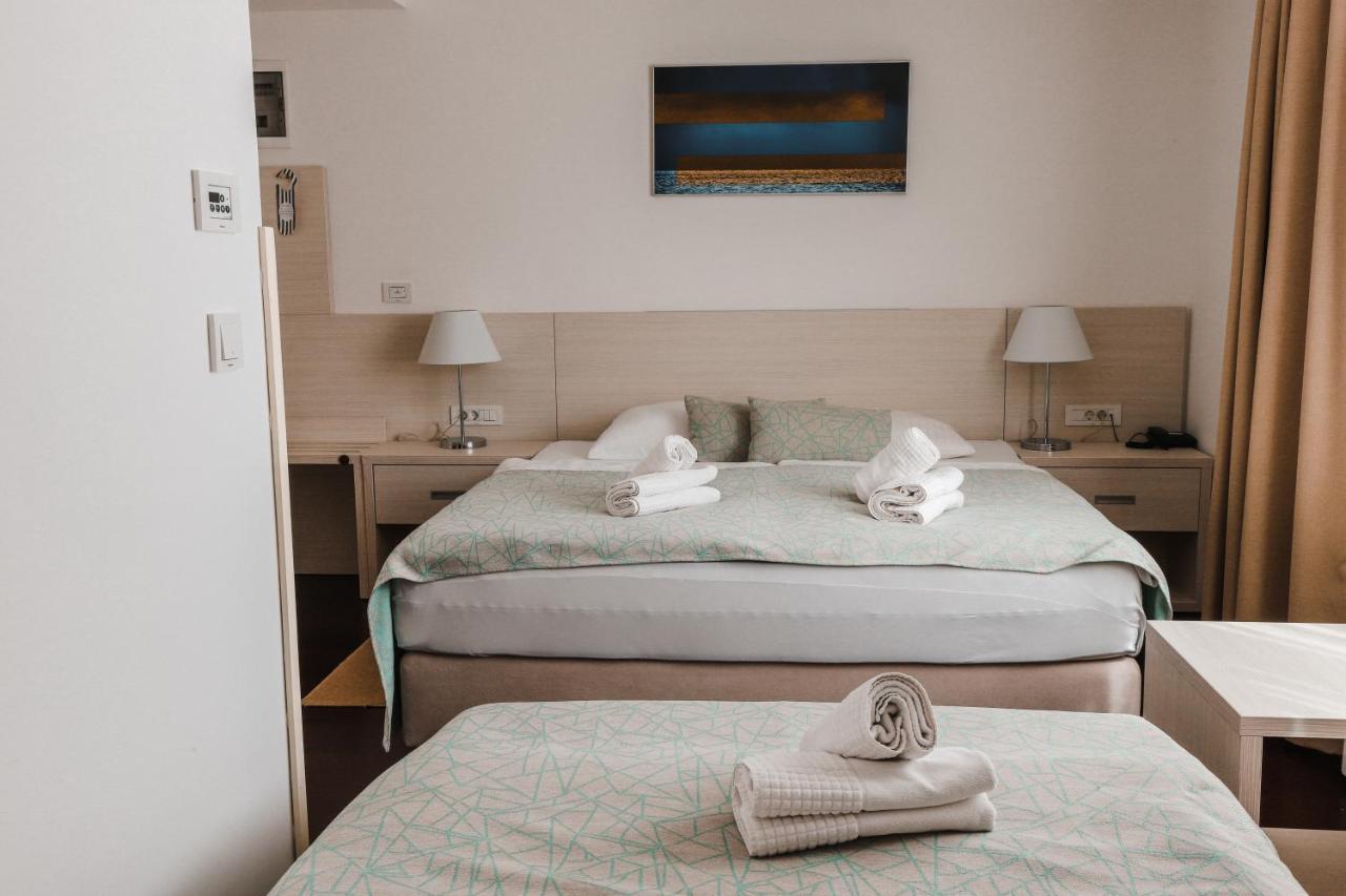 Hotel Borovnik Tisno Extérieur photo