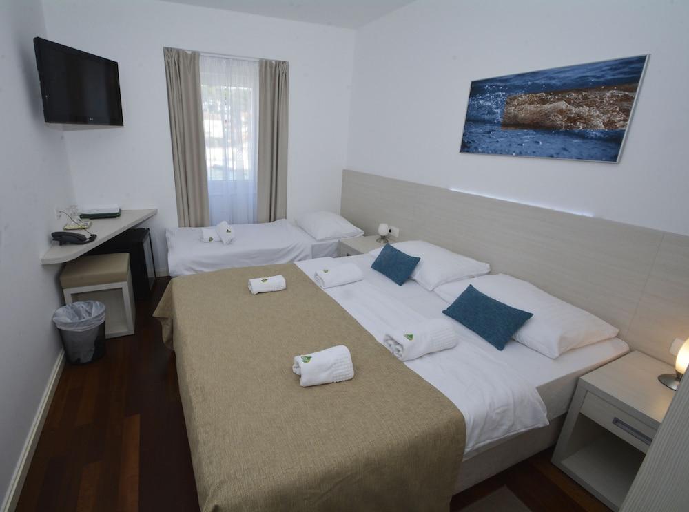 Hotel Borovnik Tisno Extérieur photo